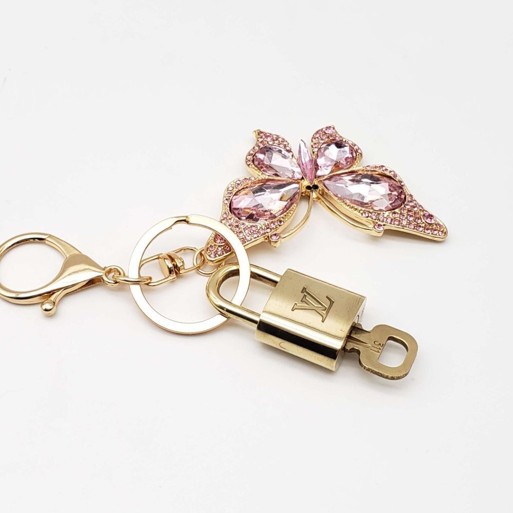LV Authentic Gold Padlock 🔒 Key Set w/ Unbranded Butterfly Keychain Charm - Picture 6 of 10